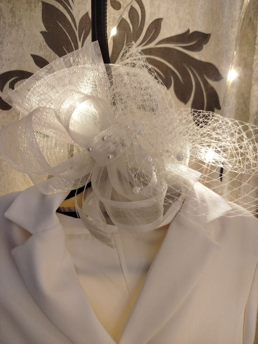 Белый брючный костюм 3ка. Детский