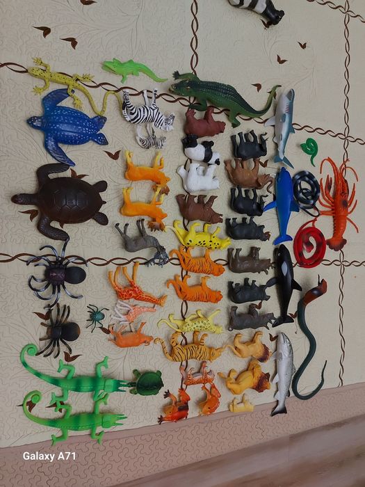 Игрушки фигурки животные