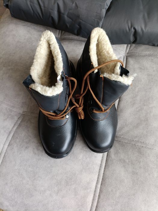 Продам спец обувь зимняя