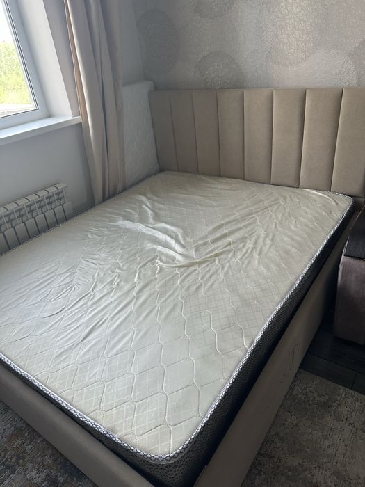 Кровать с матрасом