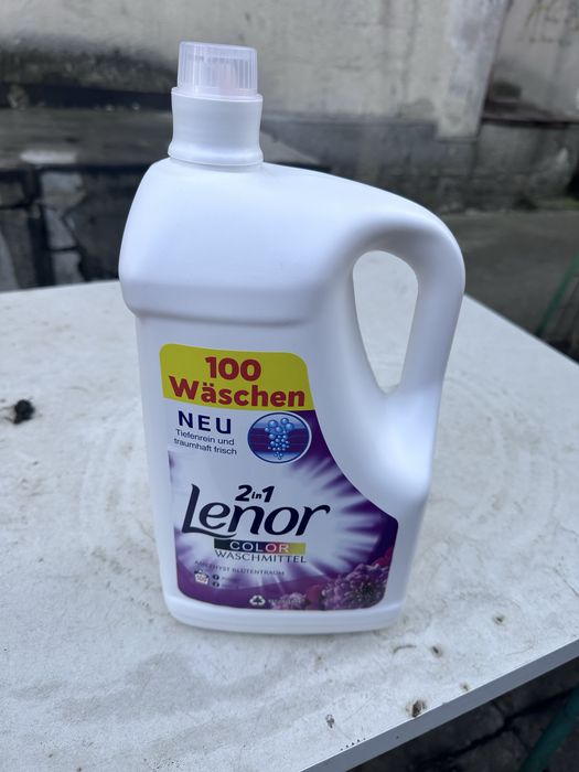 Качествен течен прах за пране и омекотители.