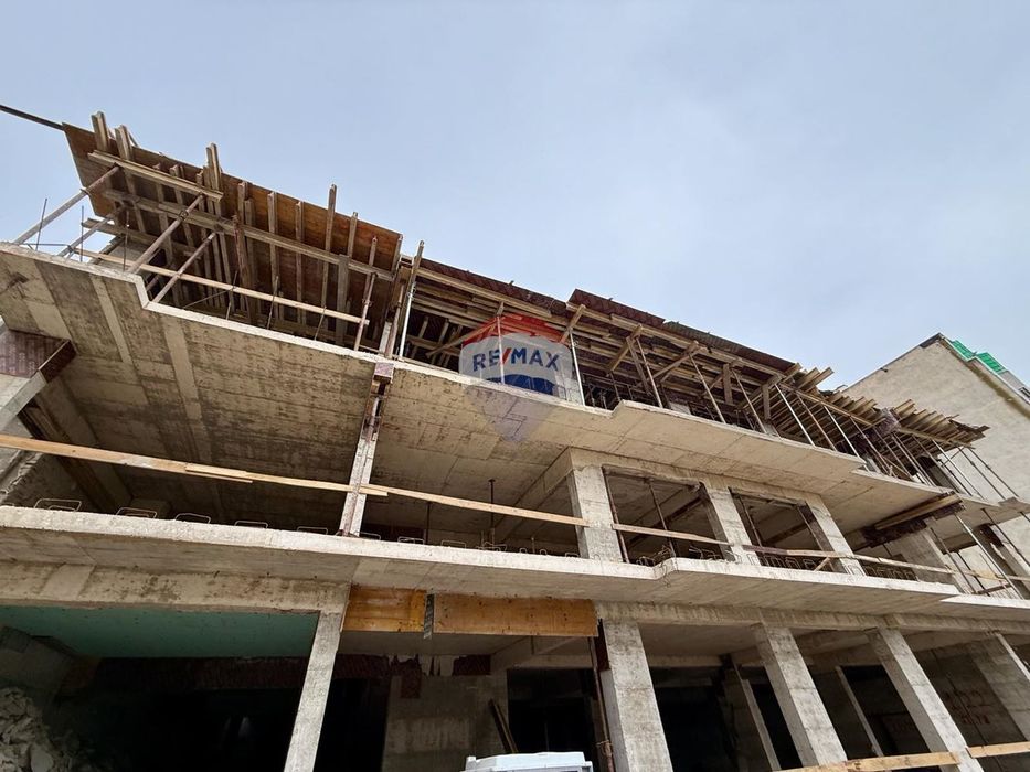 Продава се Двустаен апартамент в Варна, Център - 85 кв.м за 1965 €/кв.м - Снимка #3