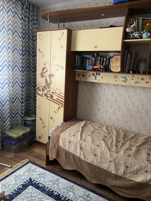 Продам подростковый спальный гарнитур