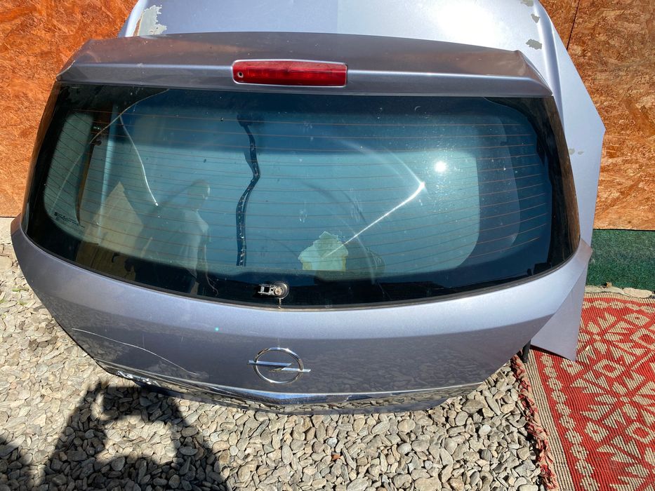 Capotă și Ușa portbagaj