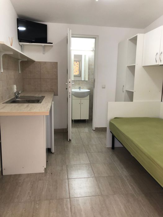 Proprietar inchiriez garsoniera langa Spitalul Judetean-Complexul Studentesc