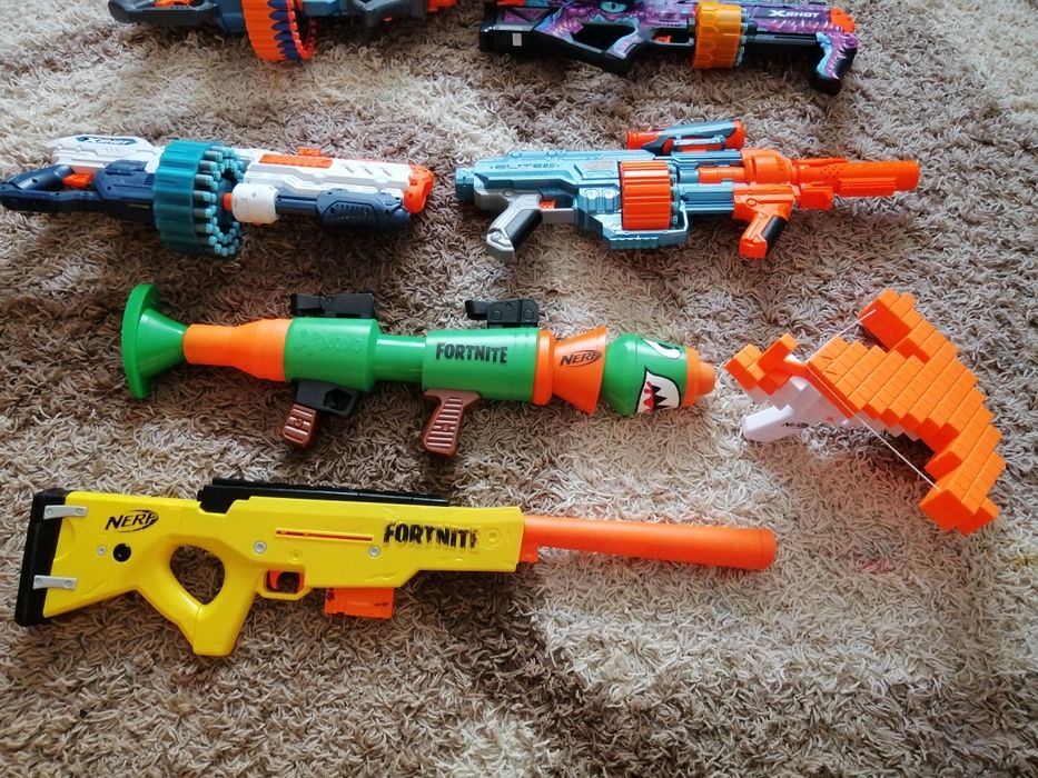 Vînd mitraliere NERF