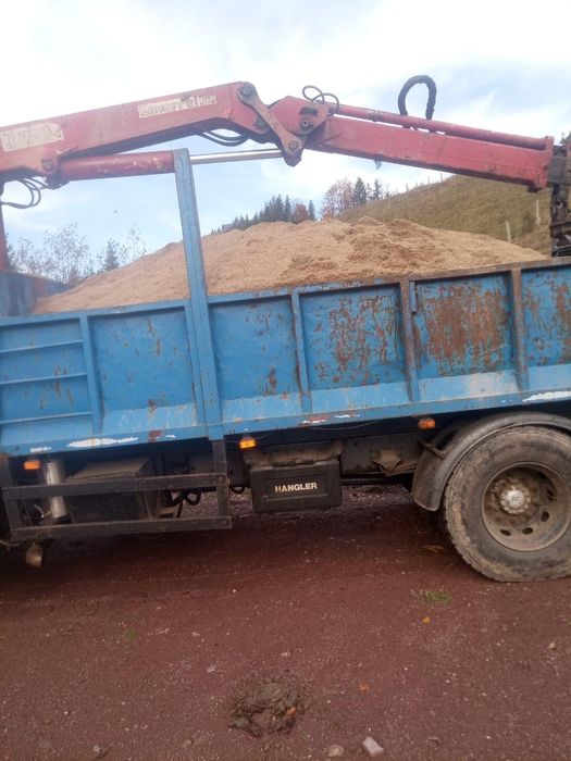 Camion cu macara și basculabil