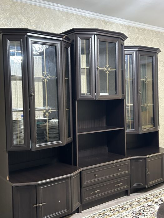 Классическая стенка в гостиную