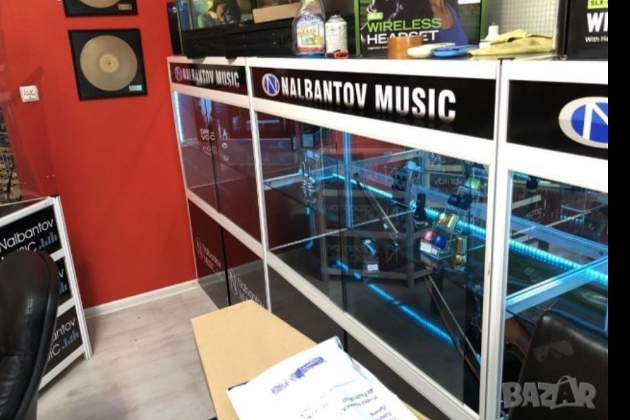 Стелажи,стойки за китаритърговско обзавеждане.