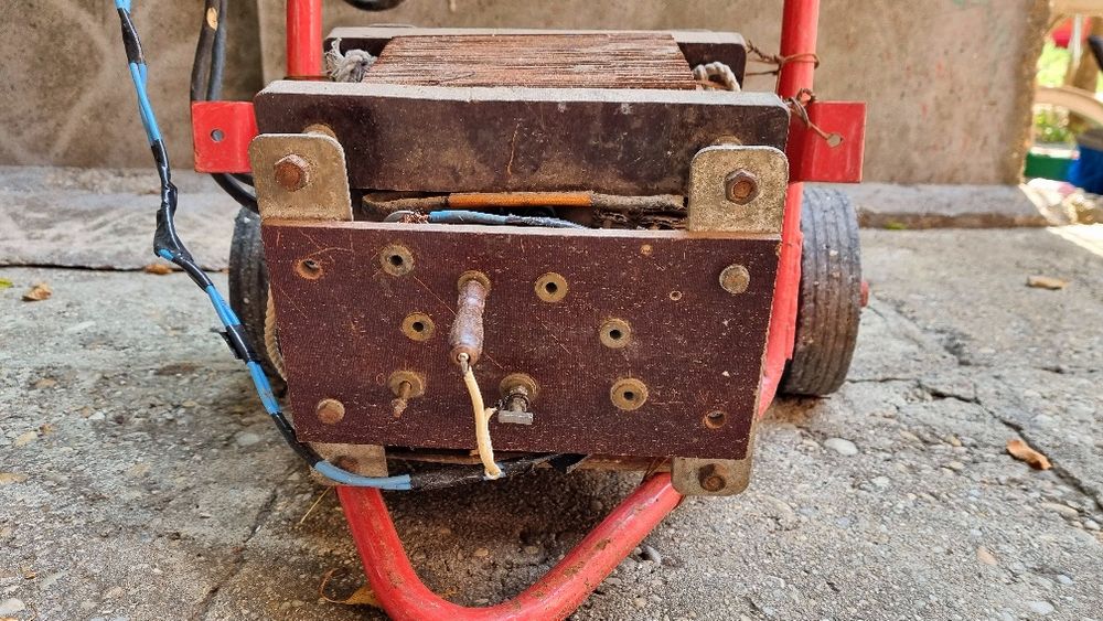 Aparat de sudură cu transformator – FUNCȚIONAL – construcție robustă, pe roți