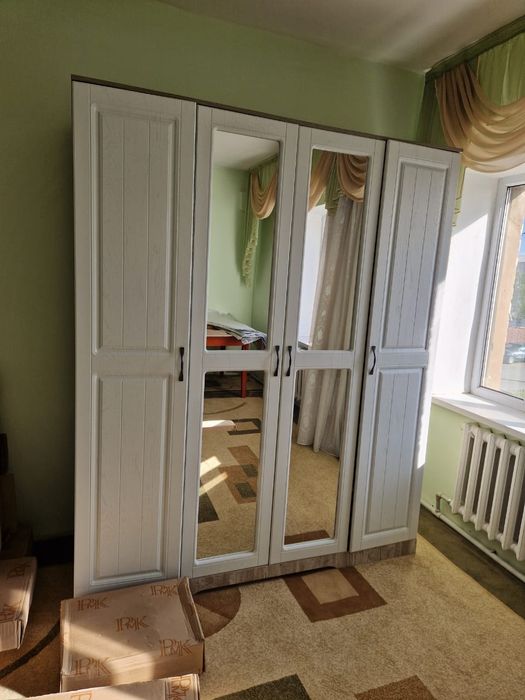 Спальный гарнитур и кровать