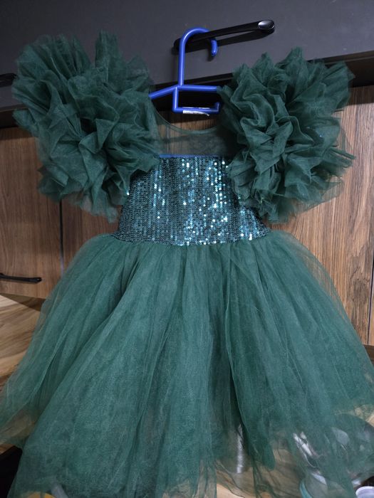 платья и костюмы