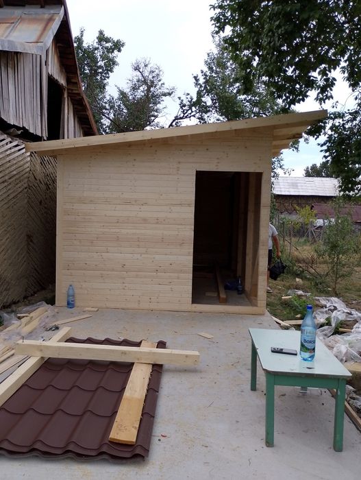 Vând și construiesc căsuțe din lemn