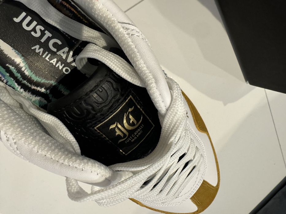 Нови обувки Cavalli