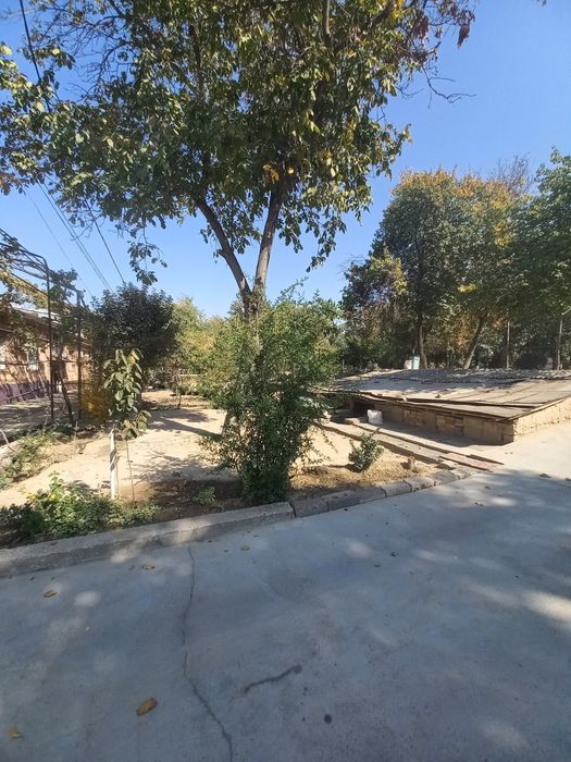 Chilonzor yo'l yuzi Bunyodkor ko'chasi karmashka 7.4-sot fasad:27-metr