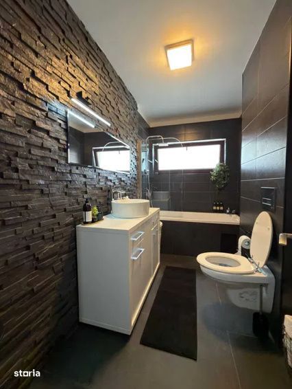 Apartament de 3 camere, 51 mp, parcare, str Sub Cetate