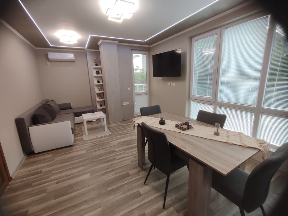 Дава се под наем Двустаен апартамент в Бургас, Изгрев - 63 кв.м за 692.07 € - Снимка #2