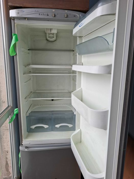 Хладилник с фризер Practica Edesa