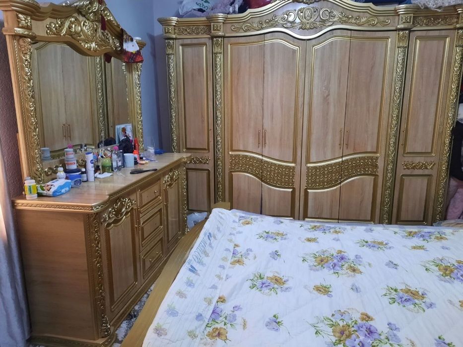 Mebel sotiladi.              .