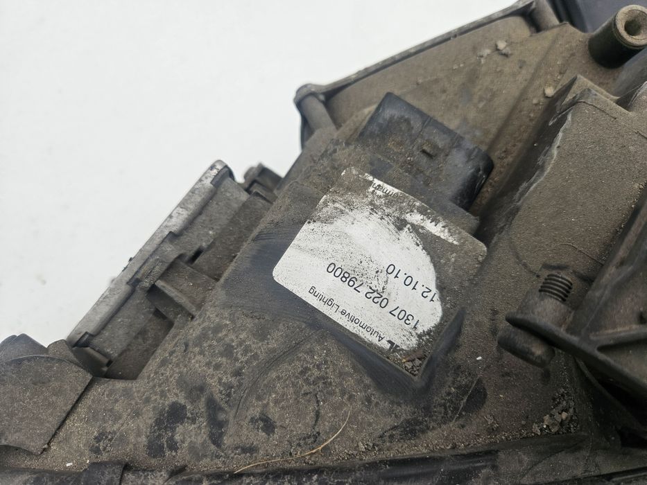 Ляв фар за Audi a4 b8