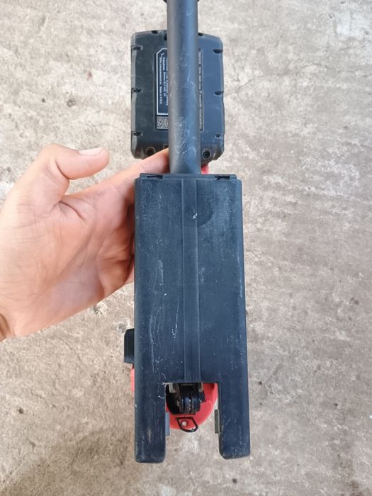 Fierăstrău pendular milwaukee fbjs an 2025 + baterie