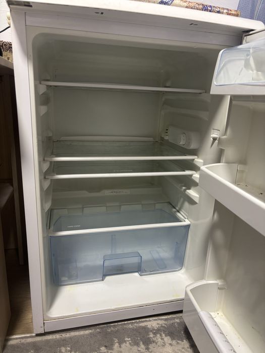 Холодильник работает хороший