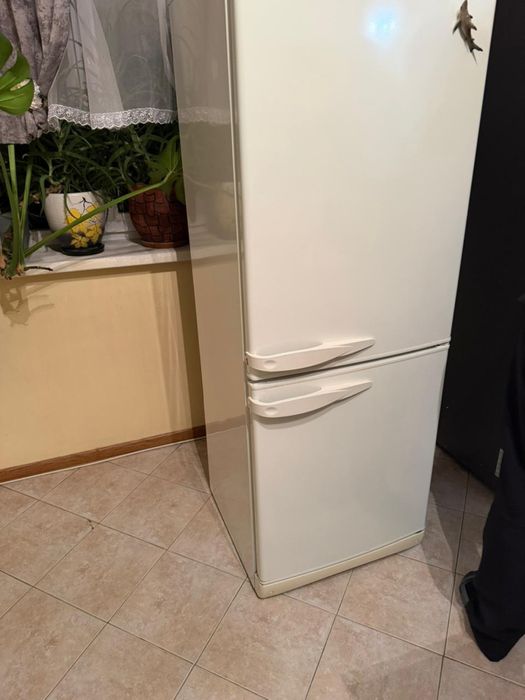 Продам холодильник