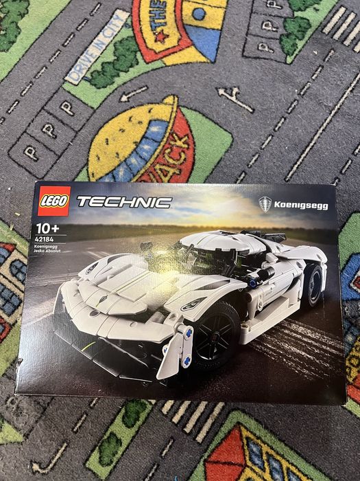 Vând masina noua lego