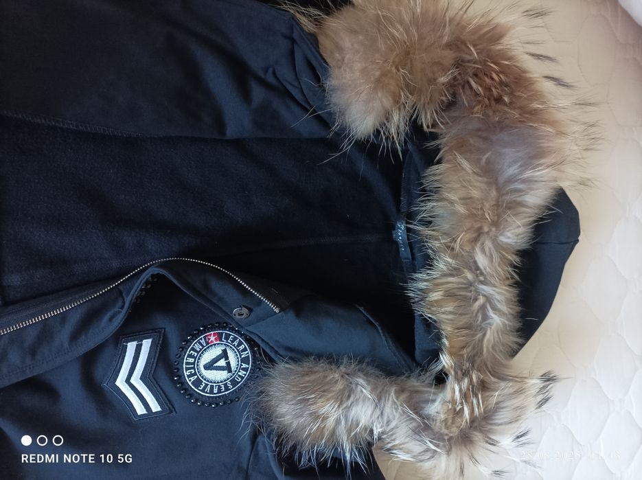 Есенно яке с качулка с естествен косъм