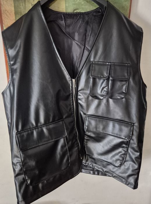 Продам желетку  из  экокожи