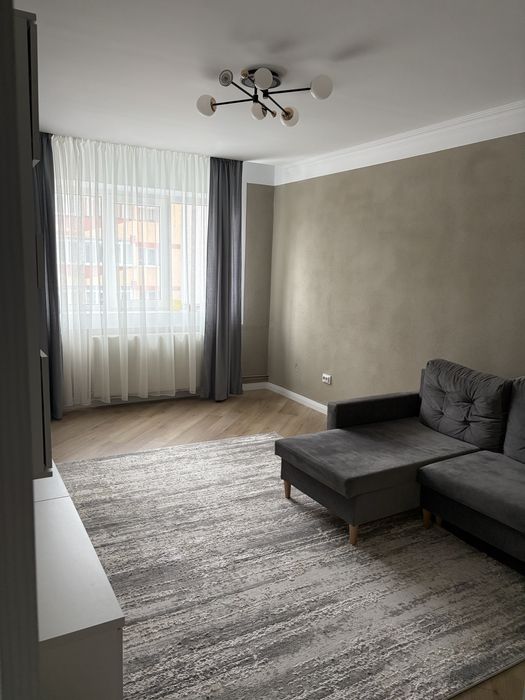 Inchiriez apartament 3 camere