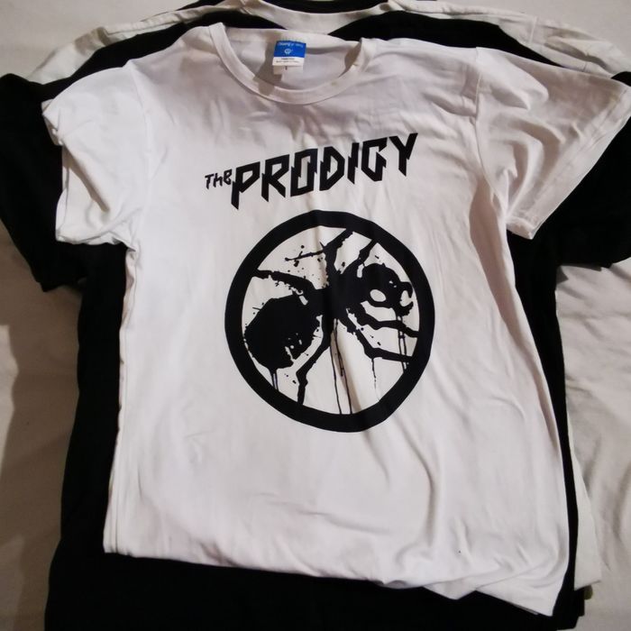 Tricouri de vânzare