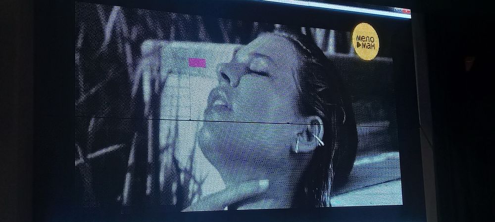 Продоется лед экран 4 миг питс