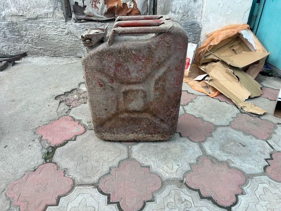 Канистры железные