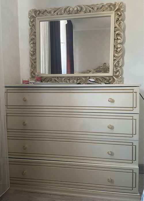 Туалетный столик с зеркалом+2камод