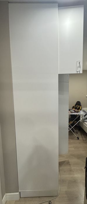 Шкаф, компьютерный стол, полка, кровать,