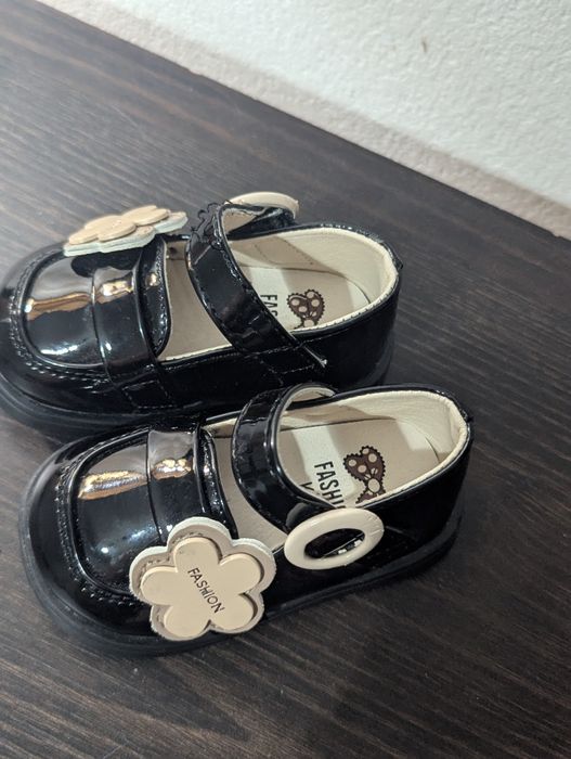 Pantofi de lac bebeluși