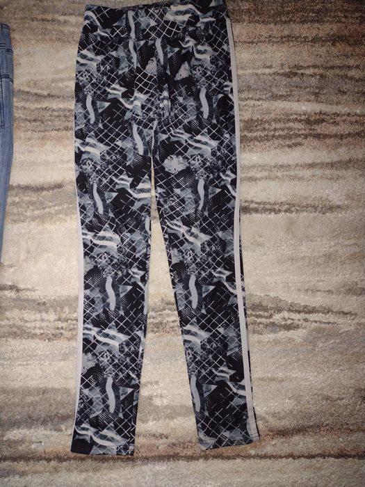 Лот от 2 клина и дънки,размер М за 10 лв.