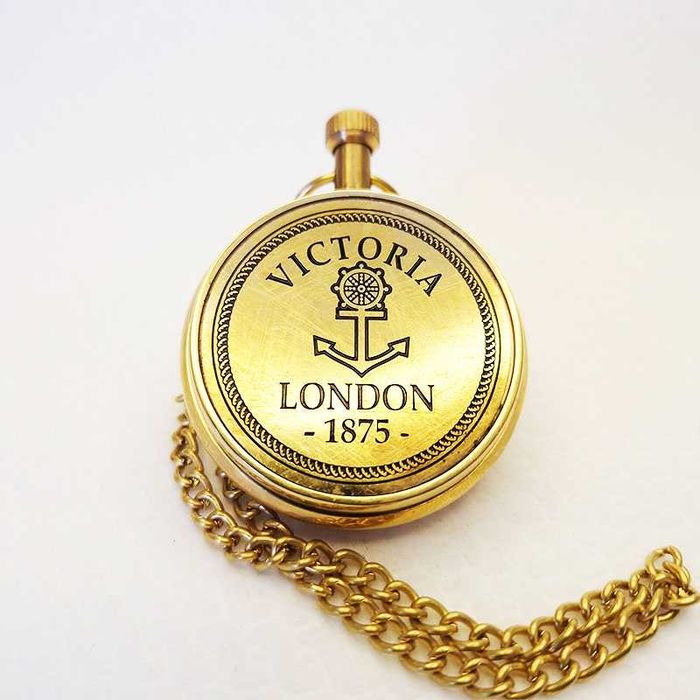 Часовник бронзов с ретро дизайн в дървена кутия