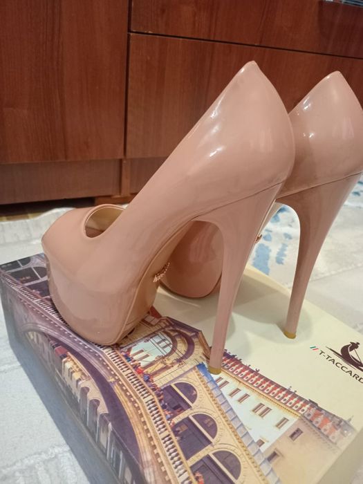 Туфли на высоких каблуках