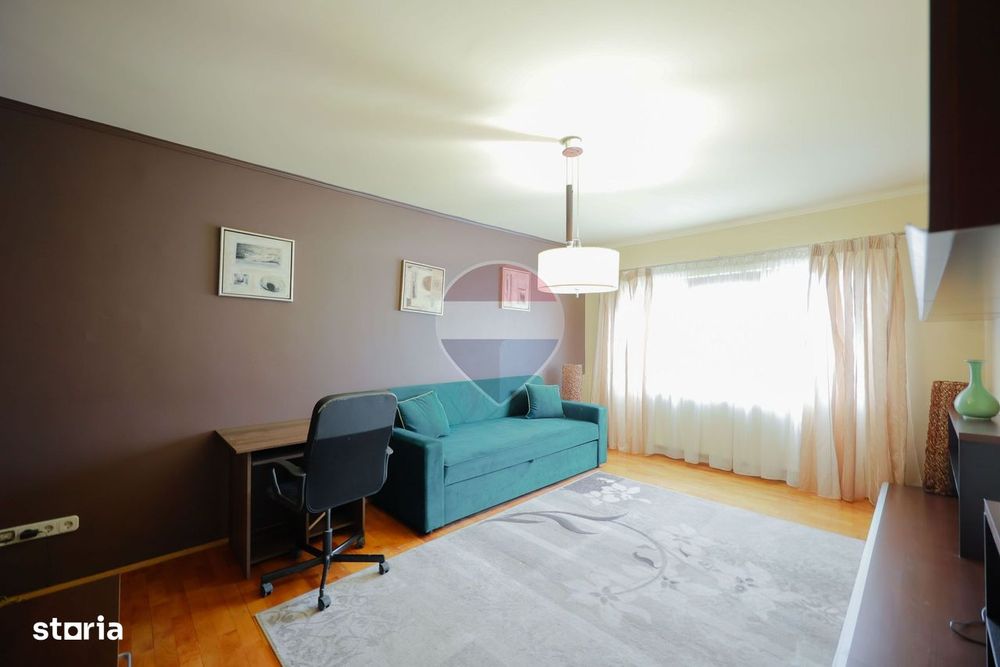 De vânzare apartament cu 3 camere, în zona Decebal