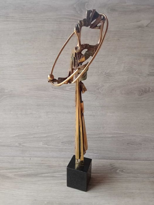 Авторска пластика статуетка