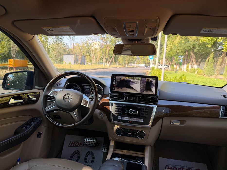 Красавчик Mercedes-Benz