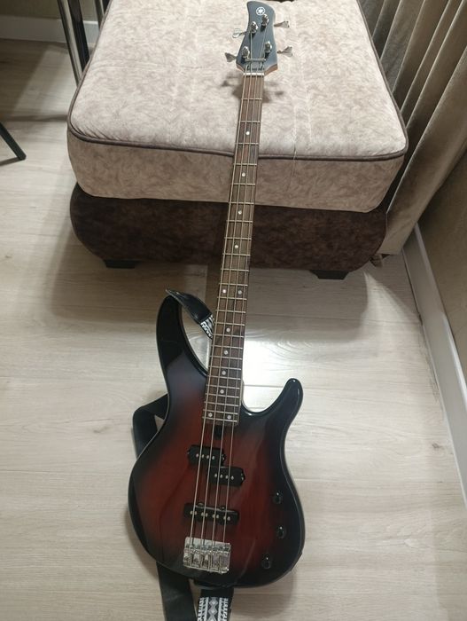 Басс гитара yamaha