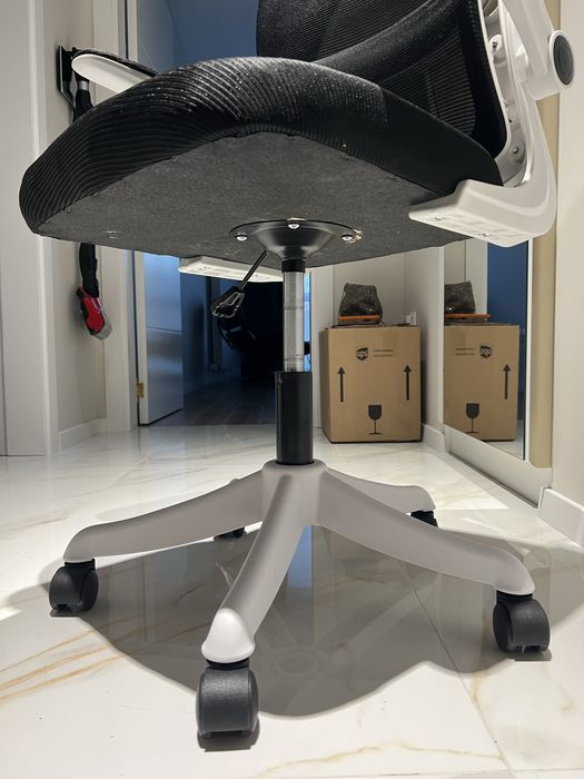 Стол офис нов, бял