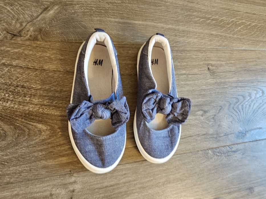 Tenesi H&M cu fundite, marimea 28