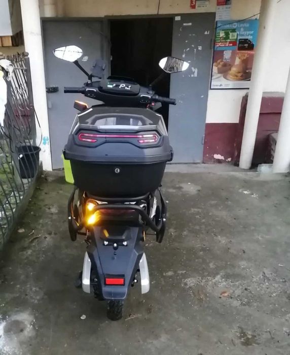 E-BIKE elektroskuter sotiladi