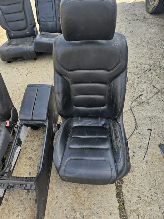 Кожен салон за Vw Tuareg 2013година