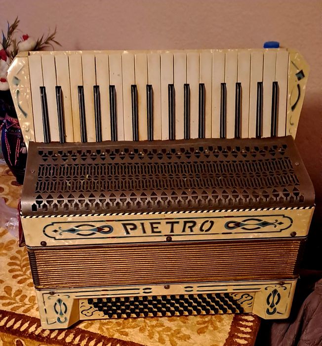 Акордеон Pietro 80баса