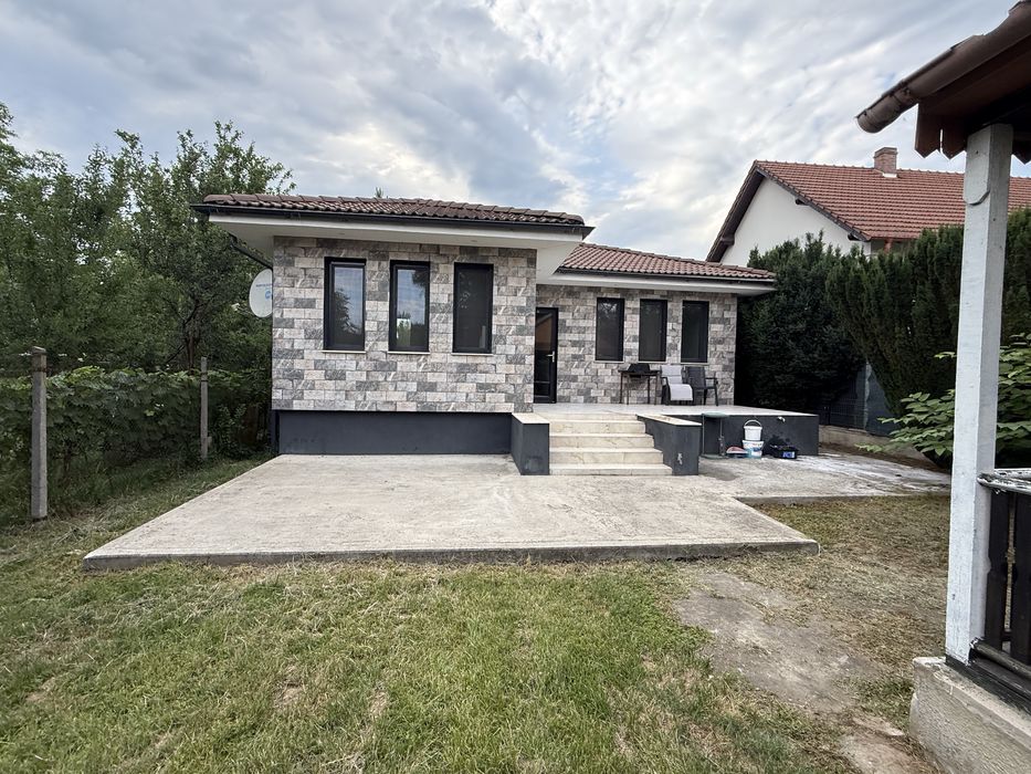 Casa cu curte pe un nivel ,loc parcare de inchiriat Bercu Rosu